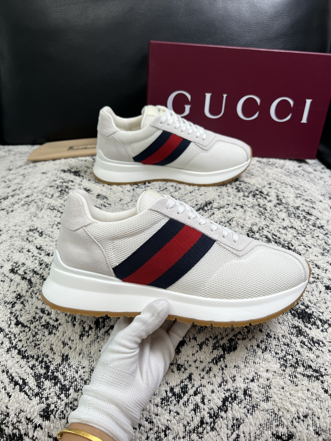 Gucci 高品质  顶级工艺品  古奇  专柜新款原厂配置，意大利进口牛皮面料，进口牛皮内里垫，透气舒适，鞋底：原厂特