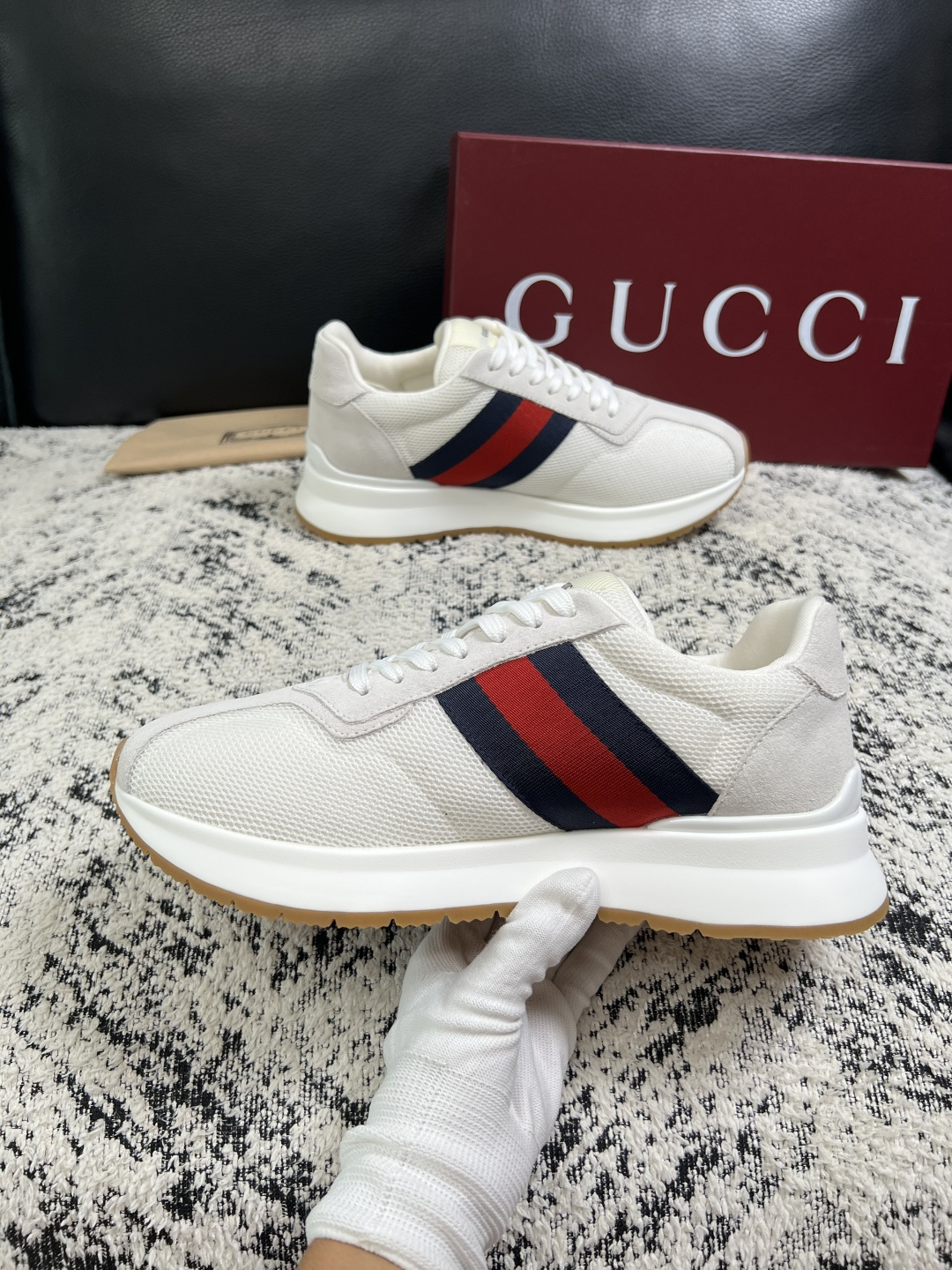 Gucci 高品质  顶级工艺品  古奇  专柜新款原厂配置，意大利进口牛皮面料，进口牛皮内里垫，透气舒适，鞋底：原厂特