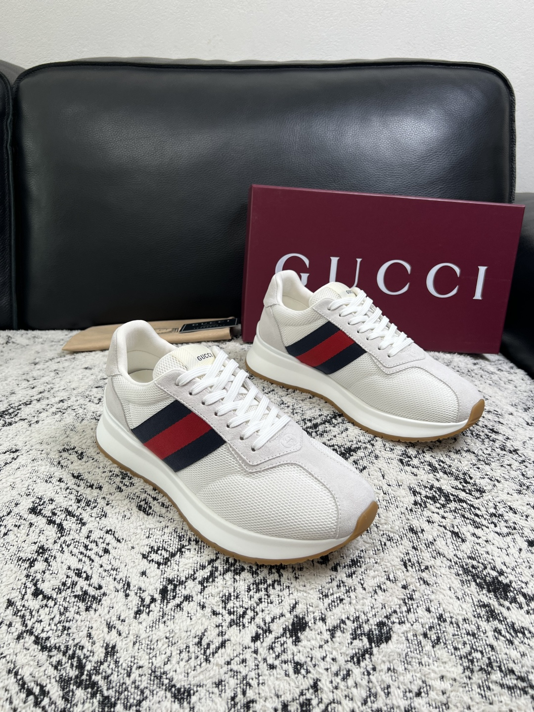 Gucci 高品质  顶级工艺品  古奇  专柜新款原厂配置，意大利进口牛皮面料，进口牛皮内里垫，透气舒适，鞋底：原厂特