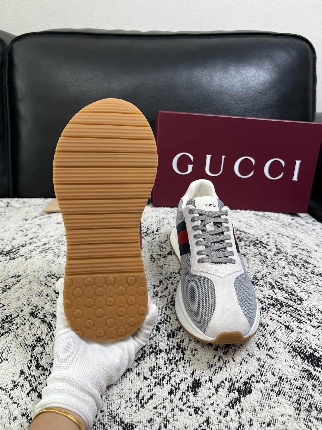 Gucci 高品质  顶级工艺品  古奇  专柜新款原厂配置，意大利进口牛皮面料，进口牛皮内里垫，透气舒适，鞋底：原厂特