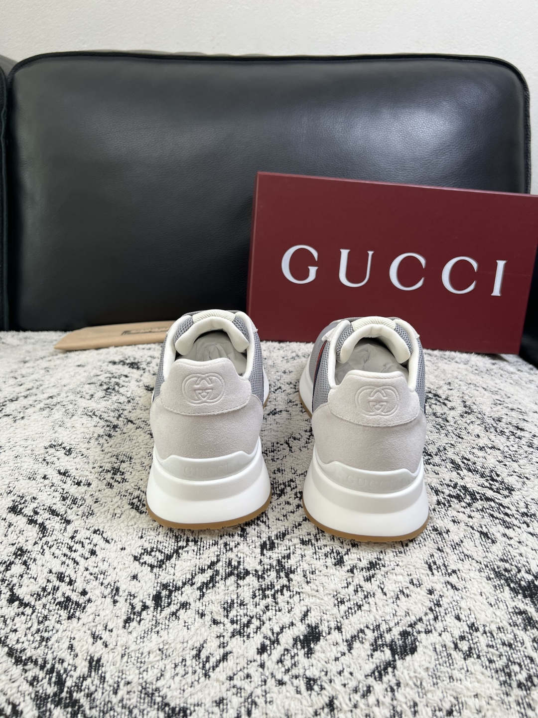 Gucci 高品质  顶级工艺品  古奇  专柜新款原厂配置，意大利进口牛皮面料，进口牛皮内里垫，透气舒适，鞋底：原厂特