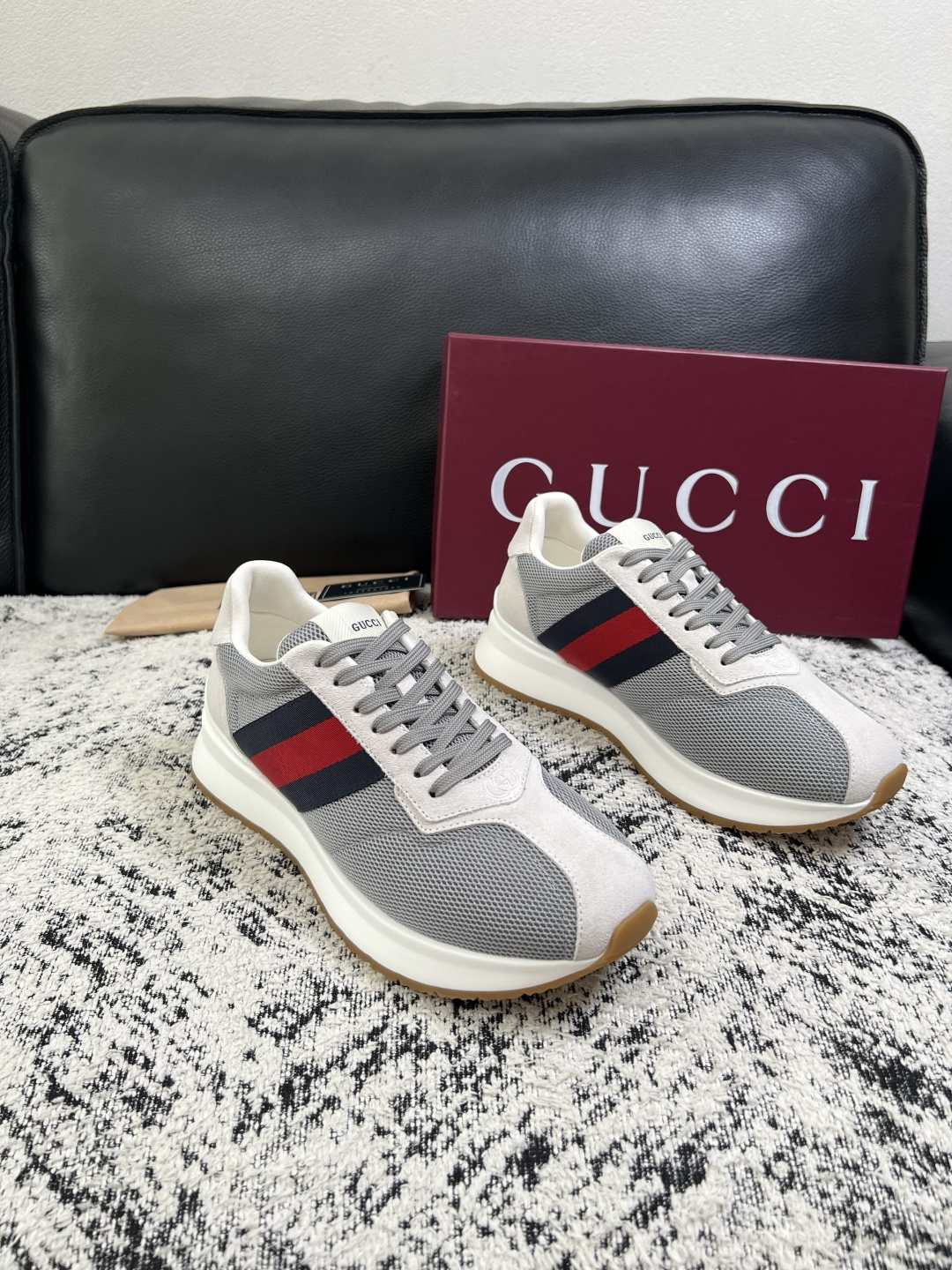 Gucci 高品质  顶级工艺品  古奇  专柜新款原厂配置，意大利进口牛皮面料，进口牛皮内里垫，透气舒适，鞋底：原厂特