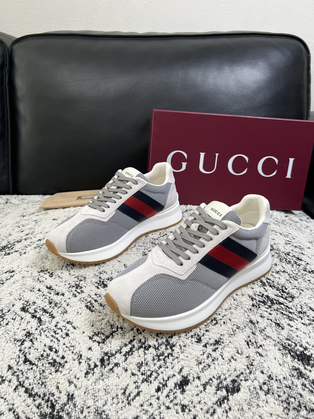 Gucci 高品质  顶级工艺品  古奇  专柜新款原厂配置，意大利进口牛皮面料，进口牛皮内里垫，透气舒适，鞋底：原厂特