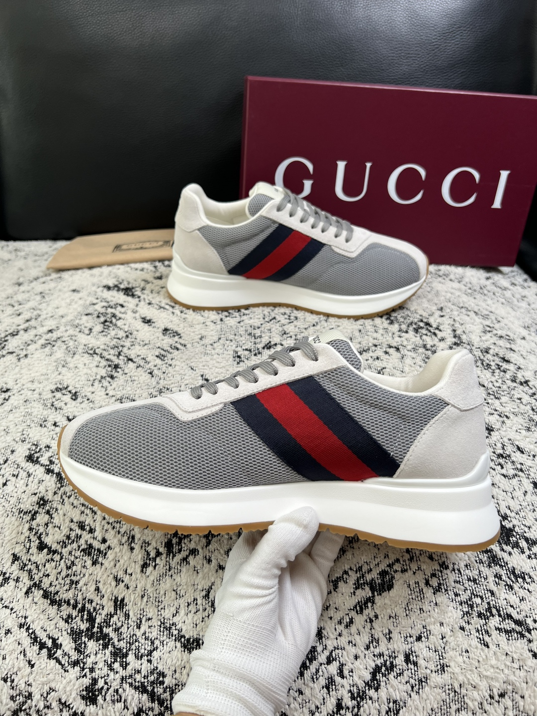 Gucci 高品质  顶级工艺品  古奇  专柜新款原厂配置，意大利进口牛皮面料，进口牛皮内里垫，透气舒适，鞋底：原厂特