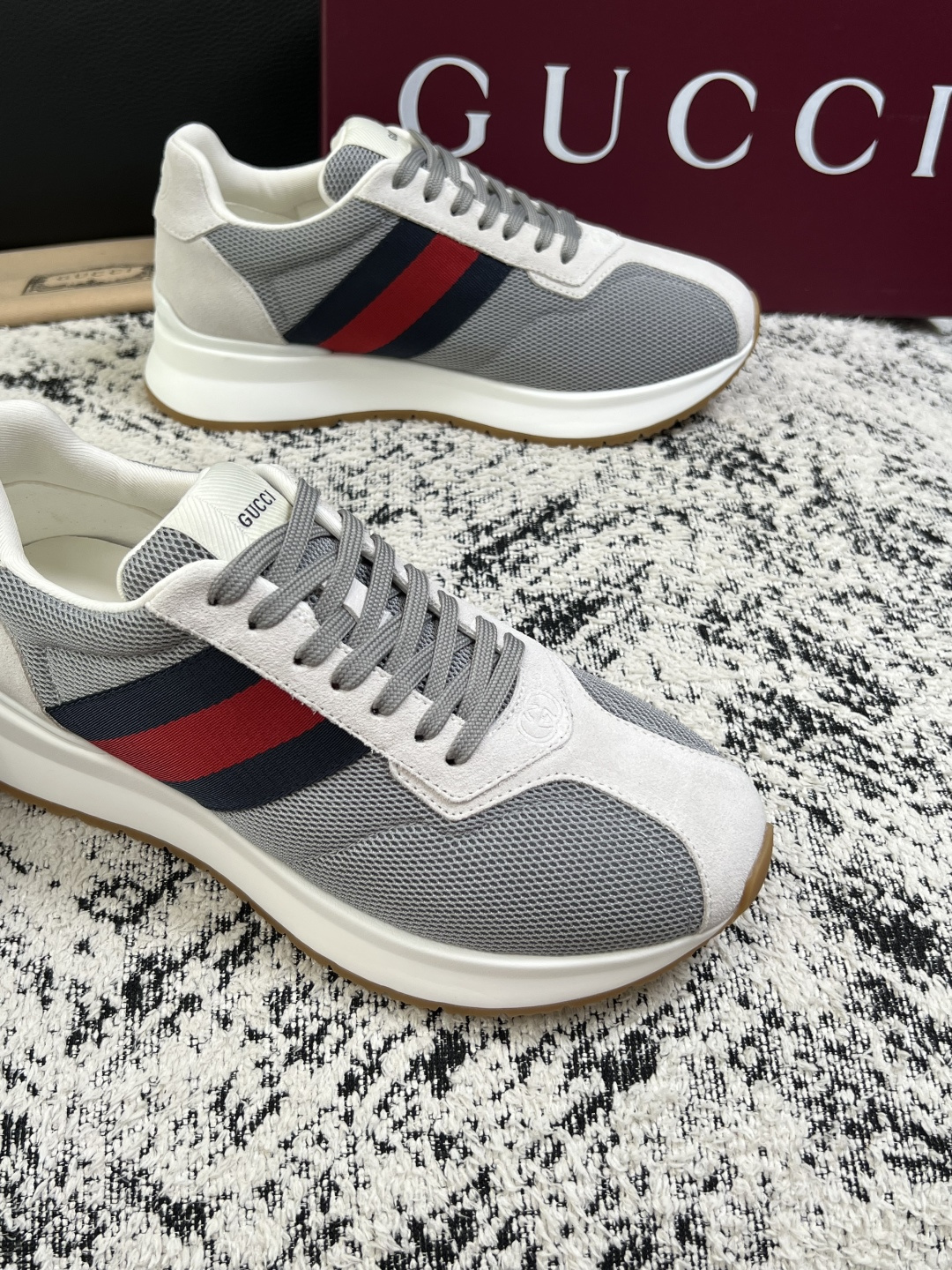 Gucci 高品质  顶级工艺品  古奇  专柜新款原厂配置，意大利进口牛皮面料，进口牛皮内里垫，透气舒适，鞋底：原厂特