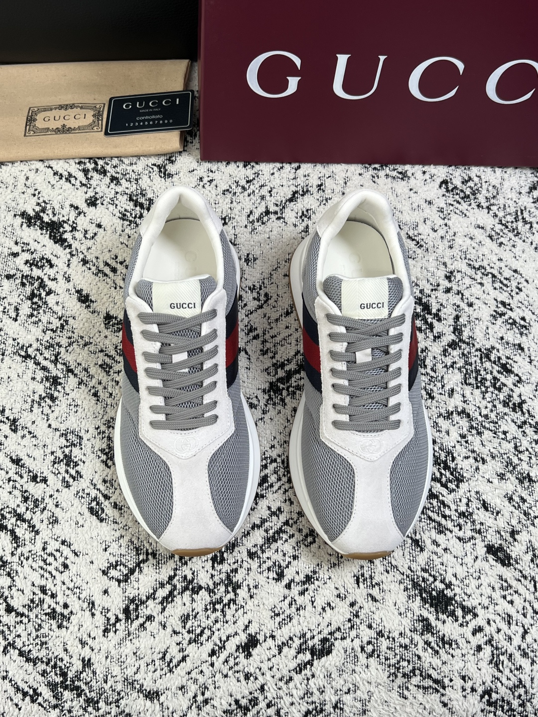 Gucci 高品质  顶级工艺品  古奇  专柜新款原厂配置，意大利进口牛皮面料，进口牛皮内里垫，透气舒适，鞋底：原厂特