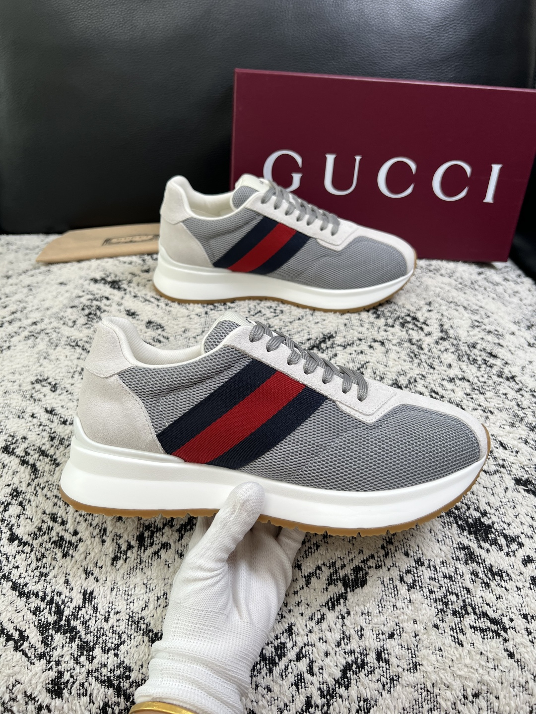 Gucci 高品质  顶级工艺品  古奇  专柜新款原厂配置，意大利进口牛皮面料，进口牛皮内里垫，透气舒适，鞋底：原厂特