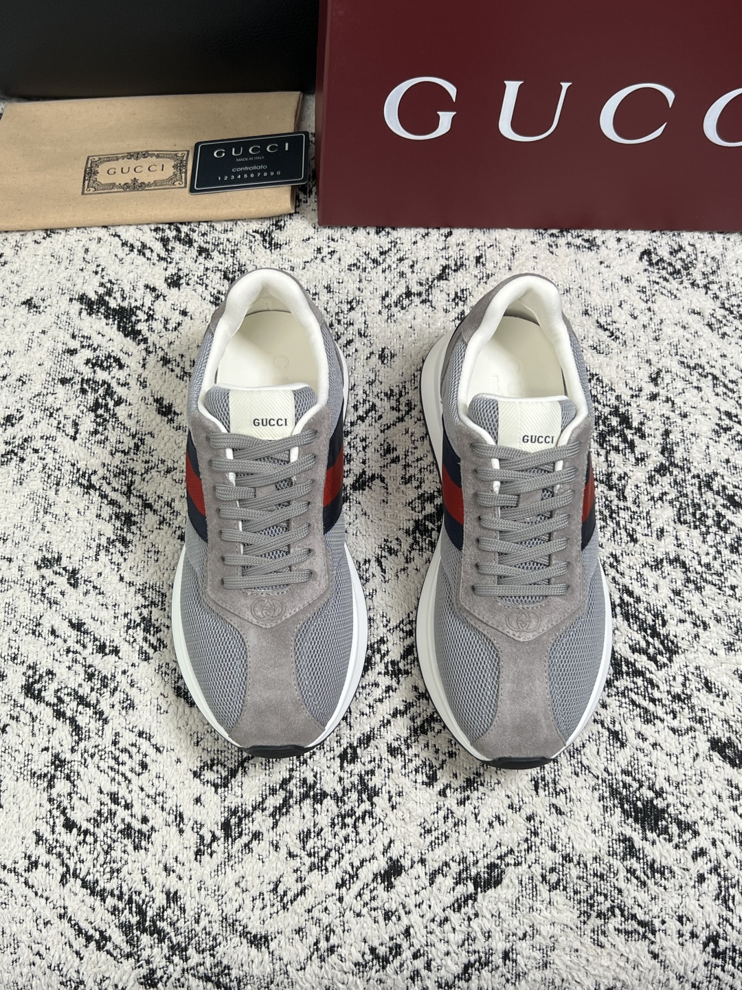 Gucci 高品质  顶级工艺品  古奇  专柜新款原厂配置，意大利进口牛皮面料，进口牛皮内里垫，透气舒适，鞋底：原厂特