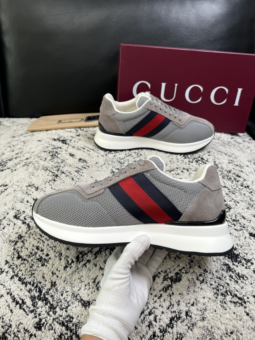 Gucci 高品质  顶级工艺品  古奇  专柜新款原厂配置，意大利进口牛皮面料，进口牛皮内里垫，透气舒适，鞋底：原厂特