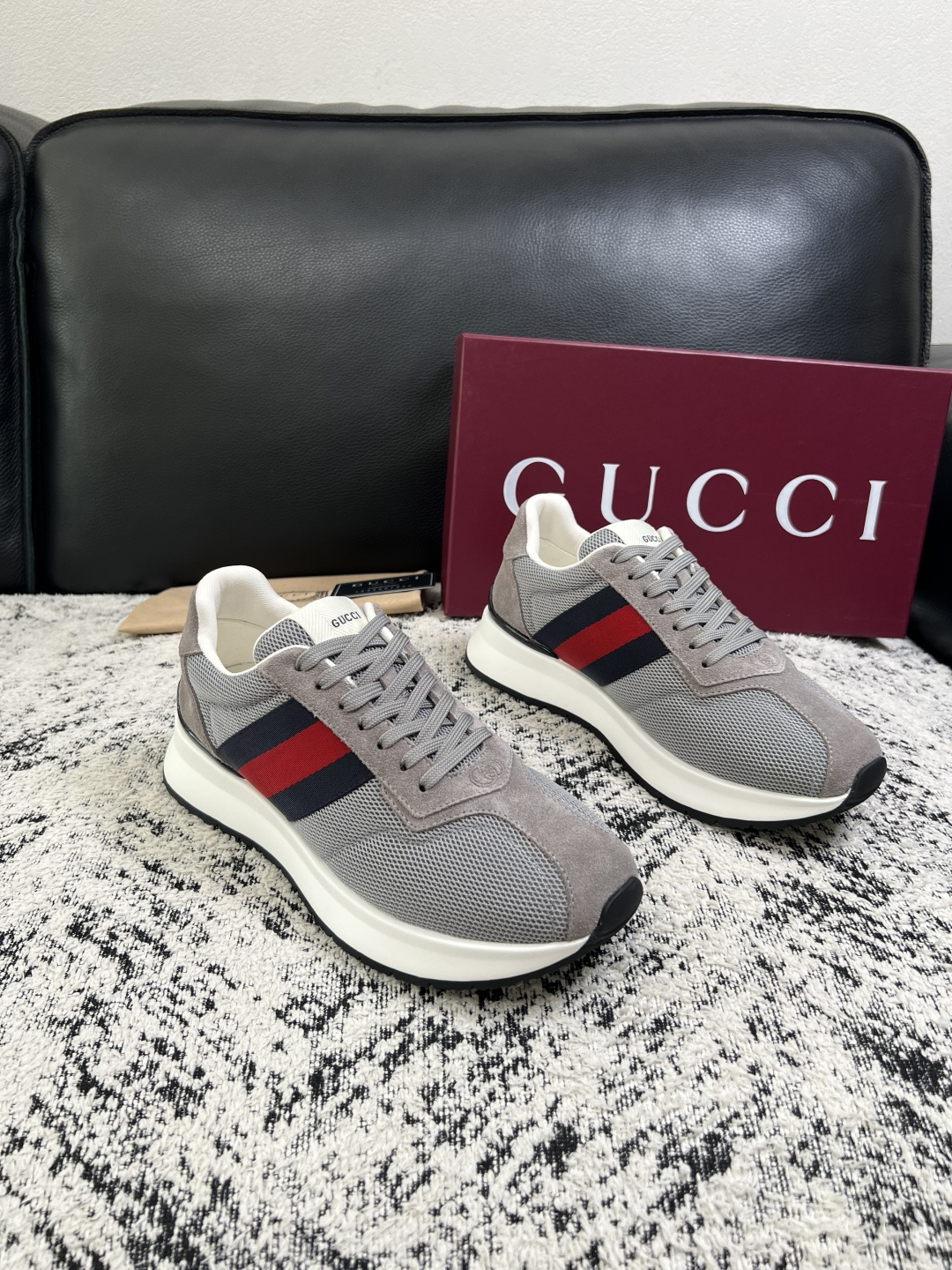 Gucci 高品质  顶级工艺品  古奇  专柜新款原厂配置，意大利进口牛皮面料，进口牛皮内里垫，透气舒适，鞋底：原厂特