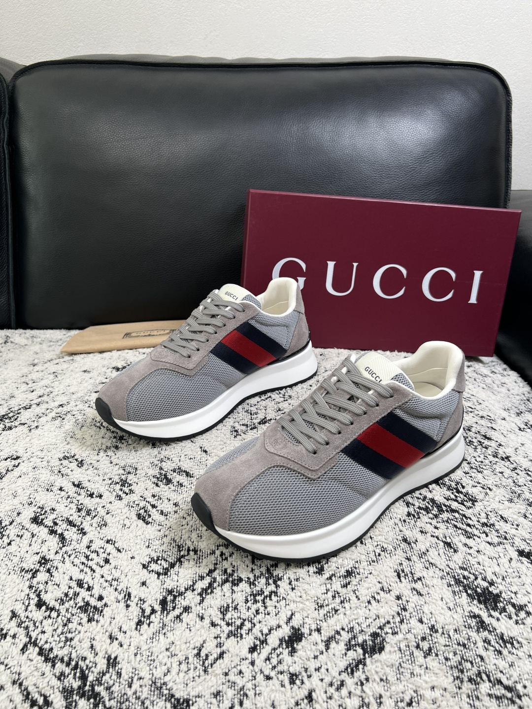 Gucci 高品质  顶级工艺品  古奇  专柜新款原厂配置，意大利进口牛皮面料，进口牛皮内里垫，透气舒适，鞋底：原厂特