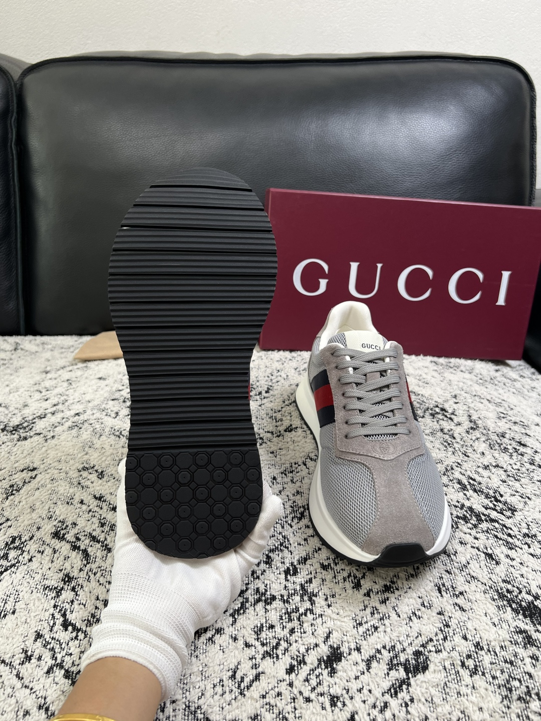 Gucci 高品质  顶级工艺品  古奇  专柜新款原厂配置，意大利进口牛皮面料，进口牛皮内里垫，透气舒适，鞋底：原厂特