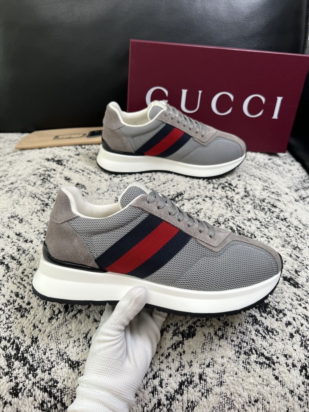 Gucci 高品质  顶级工艺品  古奇  专柜新款原厂配置，意大利进口牛皮面料，进口牛皮内里垫，透气舒适，鞋底：原厂特
