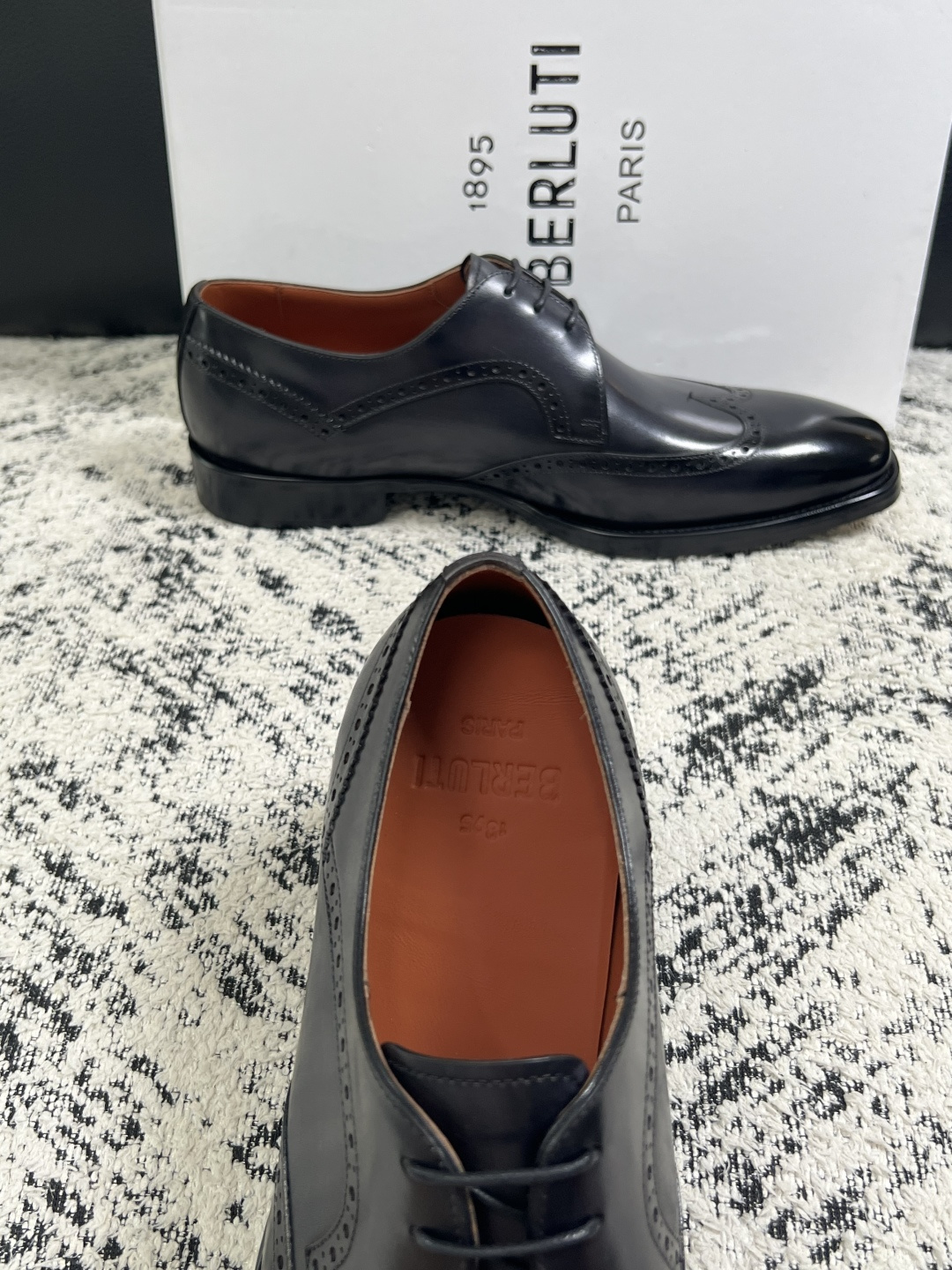 Berluti  高品质  顶级工艺品  布鲁提 专柜同步发售原厂配置，意大利进口牛皮面料，全进口水染牛皮里垫，鞋底：原