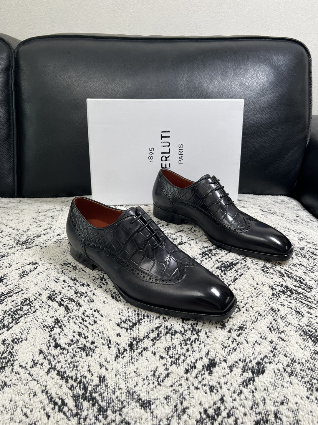 Berluti 高品质 顶级工艺品 布鲁提 专柜同步发售原厂配置,意大利进口牛皮面料,全进口水染牛皮里垫,鞋底:原 Berluti 高品质 顶级工艺品 布鲁提 专柜同步发售原厂配置,意大利进口牛皮面料,全进口水染牛皮里垫,鞋底:原