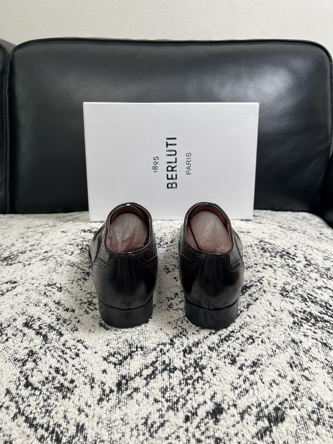 Berluti  高品质  顶级工艺品  布鲁提 专柜同步发售原厂配置，意大利进口牛皮面料，全进口水染牛皮里垫，鞋底：原