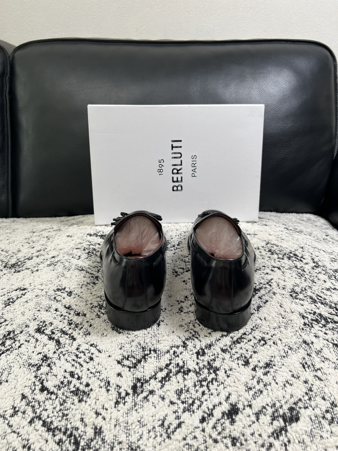 Berluti  高品质  顶级工艺品  布鲁提 专柜同步发售原厂配置，意大利进口牛皮面料，全进口水染牛皮里垫，鞋底：原