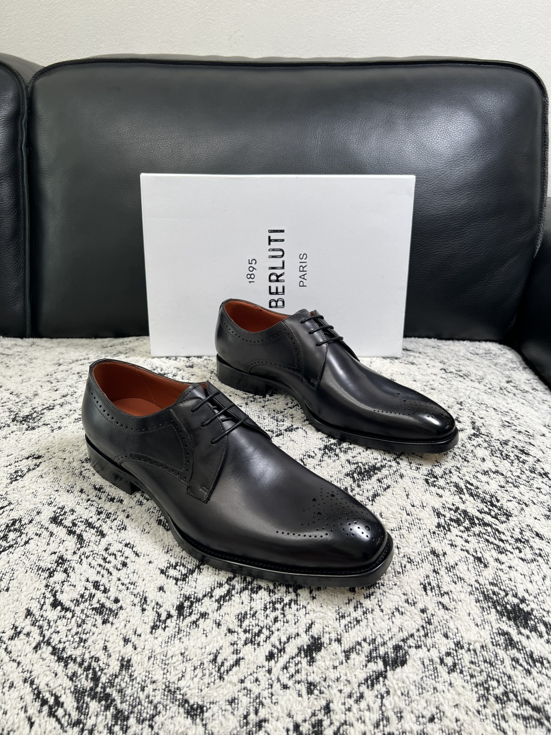 Berluti 高品质 顶级工艺品 布鲁提 专柜同步发售原厂配置,意大利进口牛皮面料,全进口水染牛皮里垫,鞋底:原 Berluti 高品质 顶级工艺品 布鲁提 专柜同步发售原厂配置,意大利进口牛皮面料,全进口水染牛皮里垫,鞋底:原