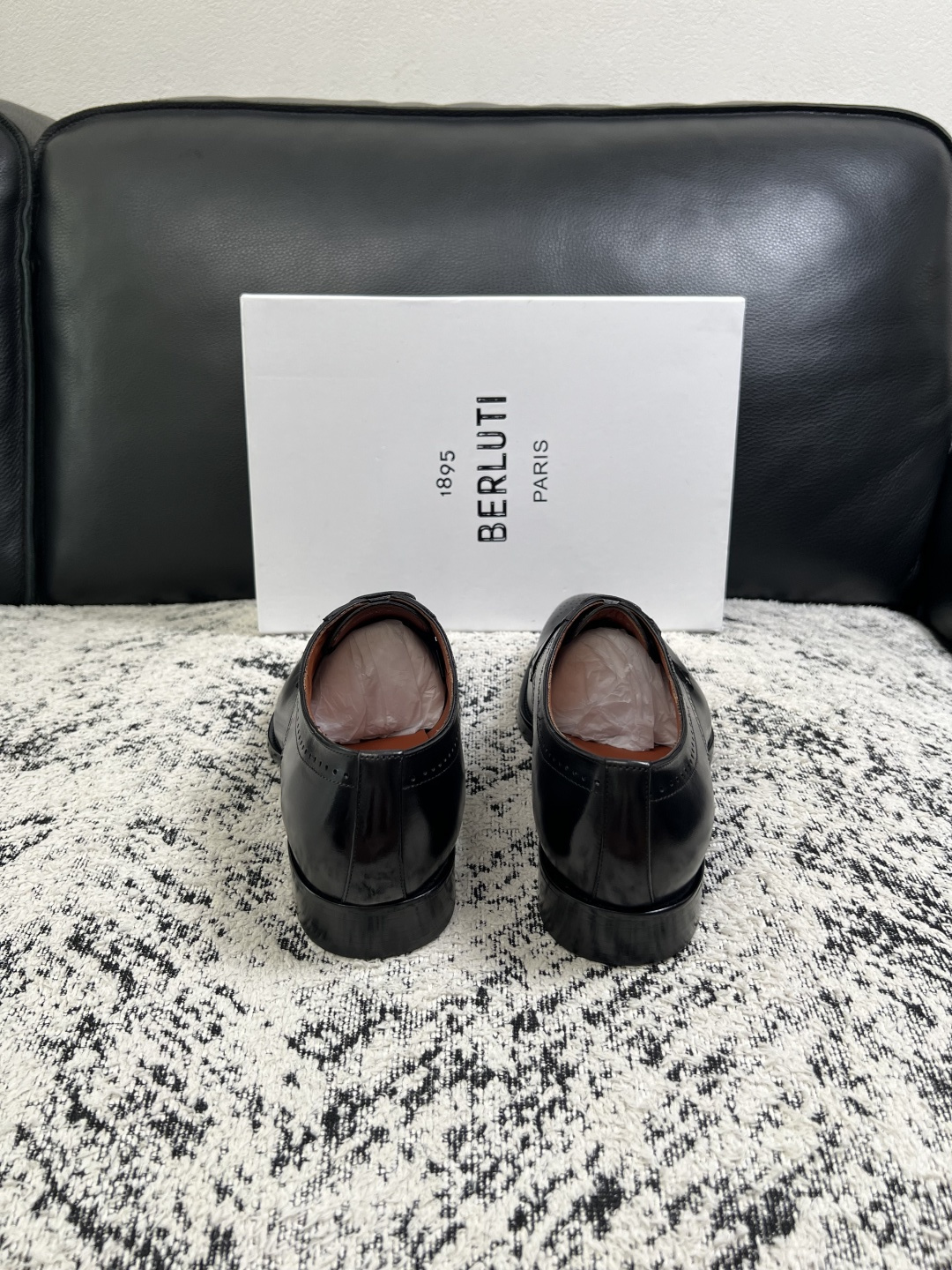 Berluti  高品质  顶级工艺品  布鲁提 专柜同步发售原厂配置，意大利进口牛皮面料，全进口水染牛皮里垫，鞋底：原