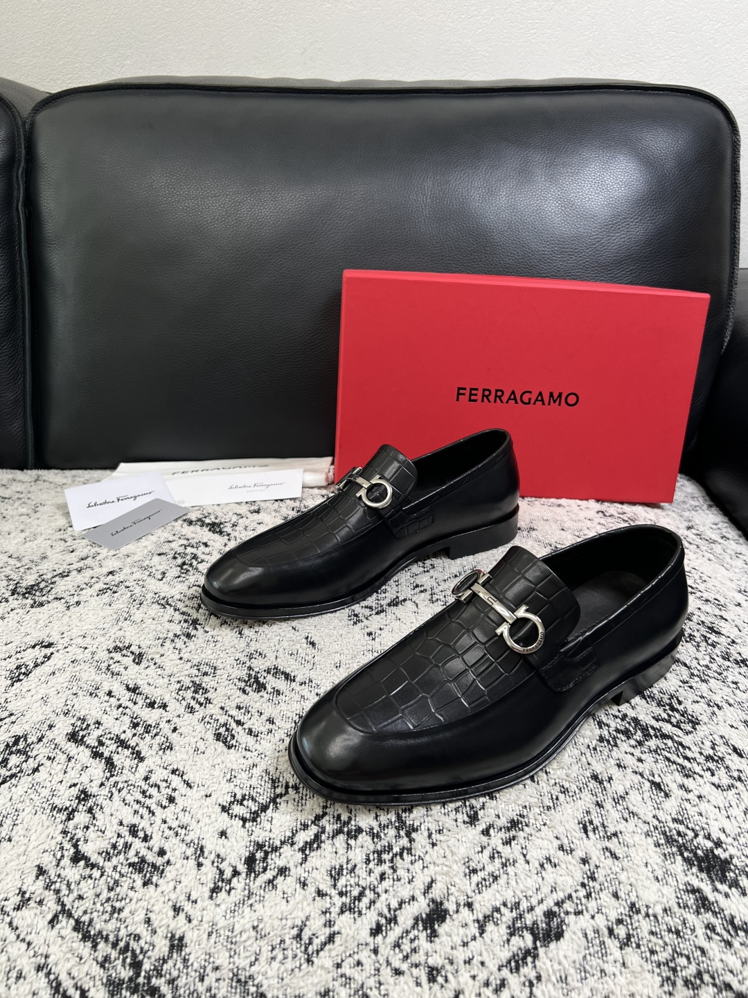 Ferragamo  高品质  顶级工艺品  菲拉格慕  皮鞋专柜同步发售原厂配置，意大利进口原版牛皮，进口水染牛里 ，