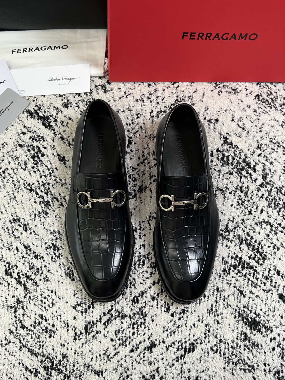 Ferragamo  高品质  顶级工艺品  菲拉格慕  皮鞋专柜同步发售原厂配置，意大利进口原版牛皮，进口水染牛里 ，