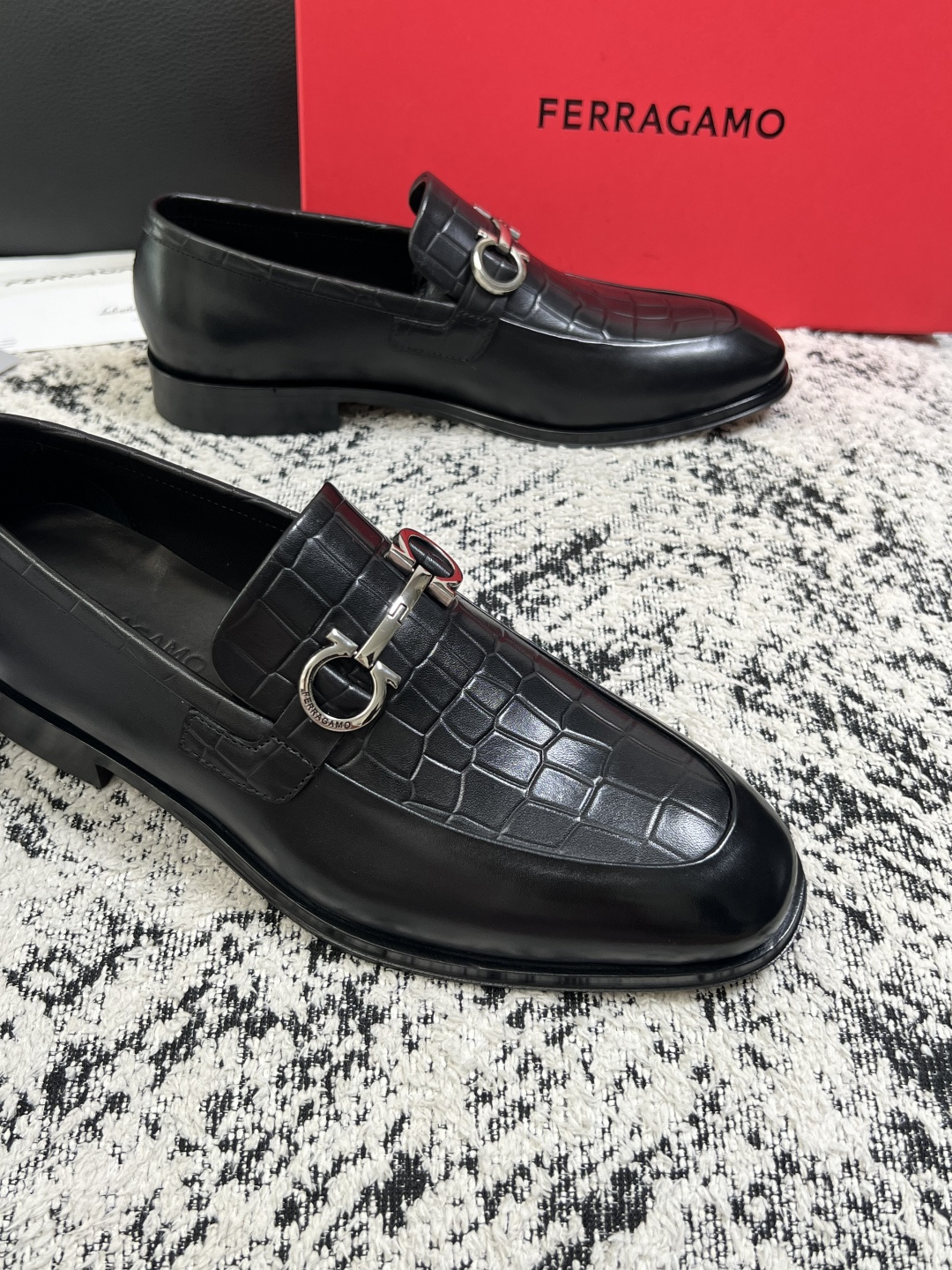 Ferragamo  高品质  顶级工艺品  菲拉格慕  皮鞋专柜同步发售原厂配置，意大利进口原版牛皮，进口水染牛里 ，