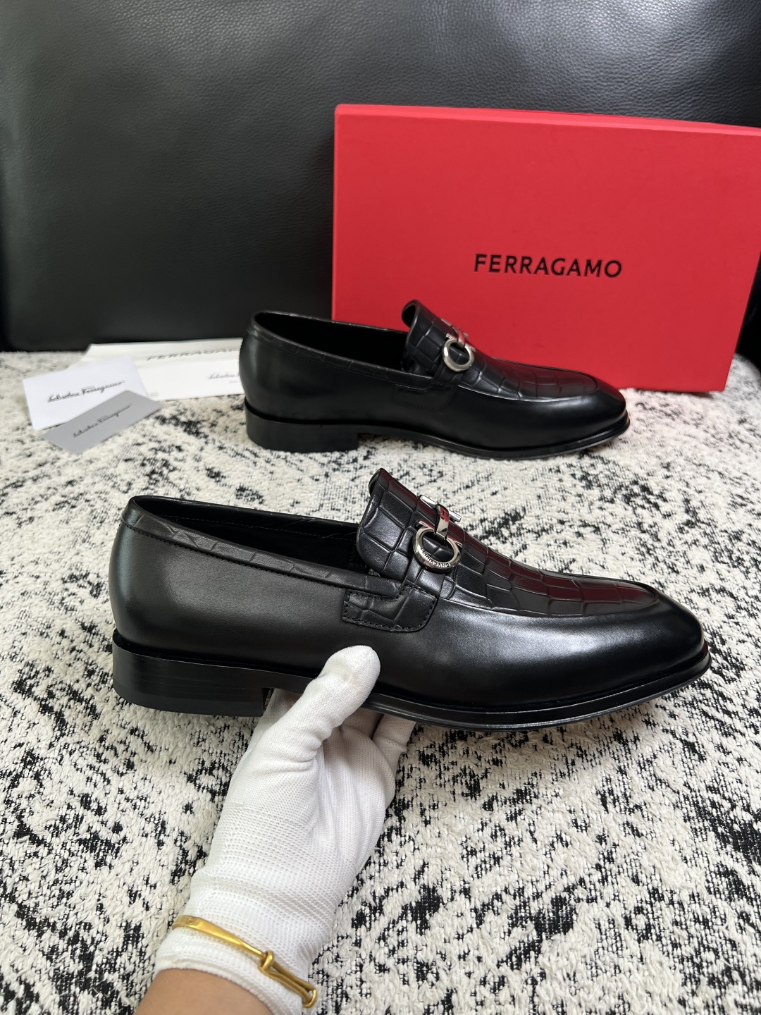 Ferragamo  高品质  顶级工艺品  菲拉格慕  皮鞋专柜同步发售原厂配置，意大利进口原版牛皮，进口水染牛里 ，