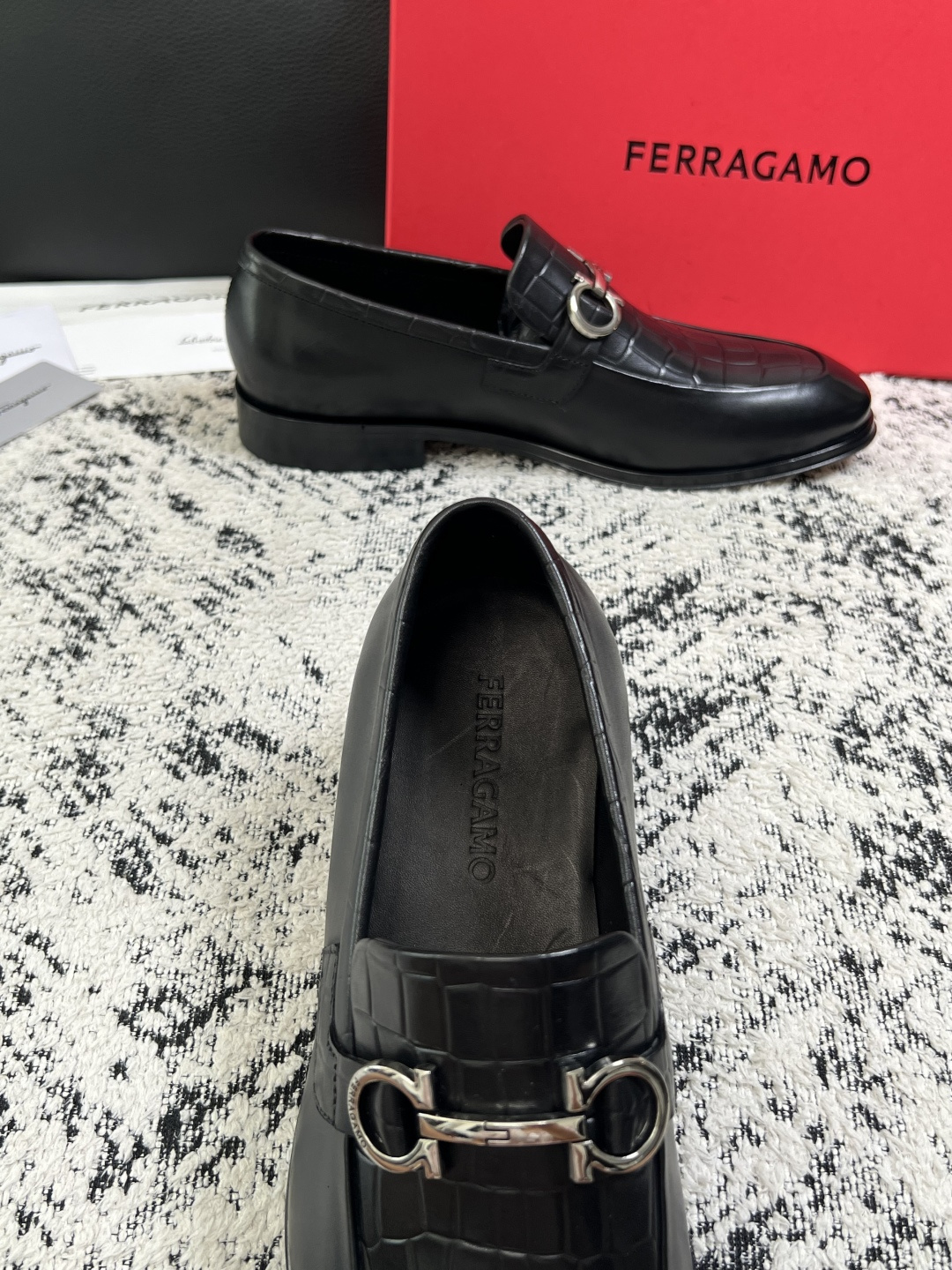 Ferragamo  高品质  顶级工艺品  菲拉格慕  皮鞋专柜同步发售原厂配置，意大利进口原版牛皮，进口水染牛里 ，