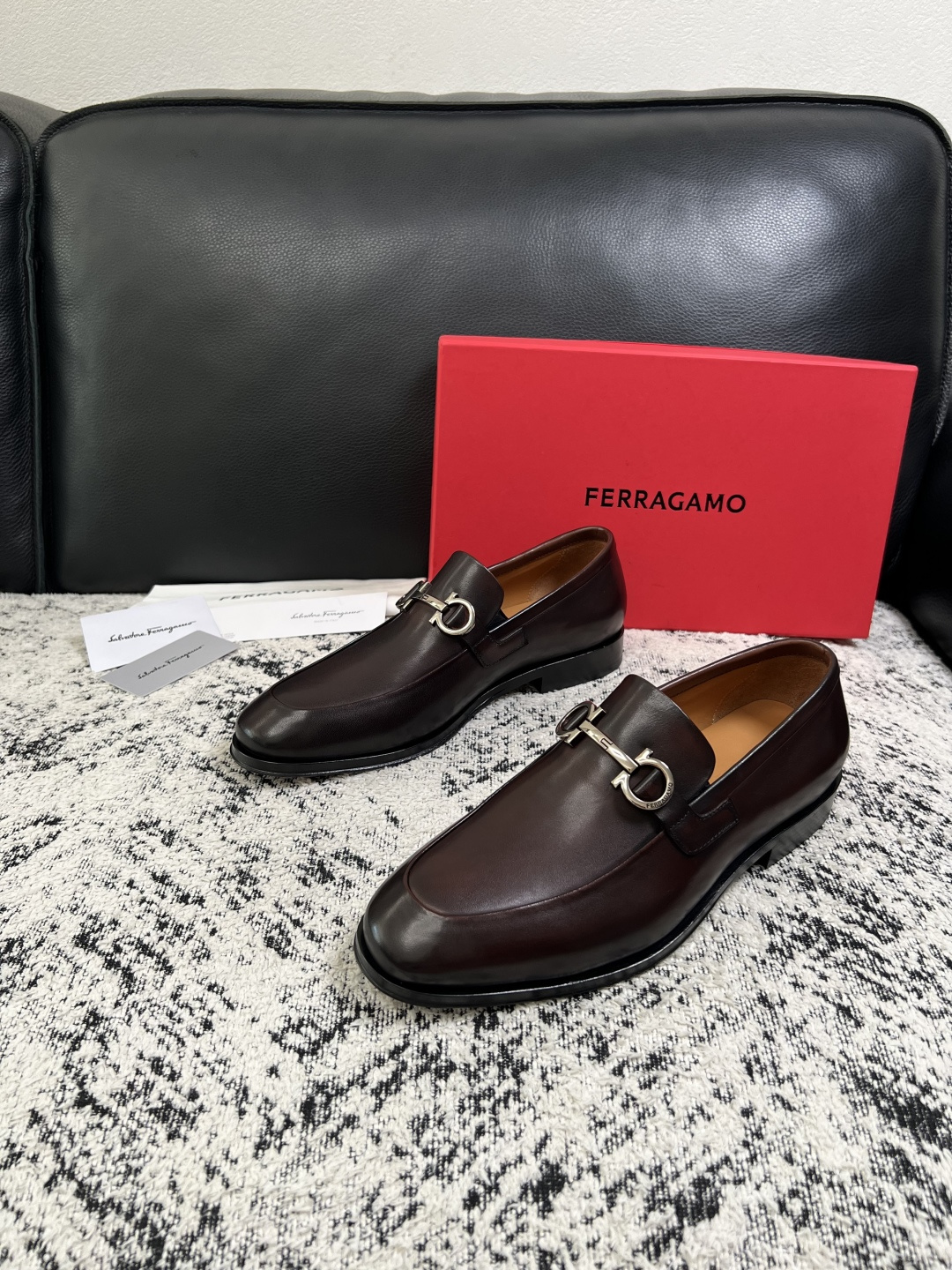 Ferragamo  高品质  顶级工艺品  菲拉格慕  皮鞋专柜同步发售原厂配置，意大利进口原版牛皮，进口水染牛里 ，