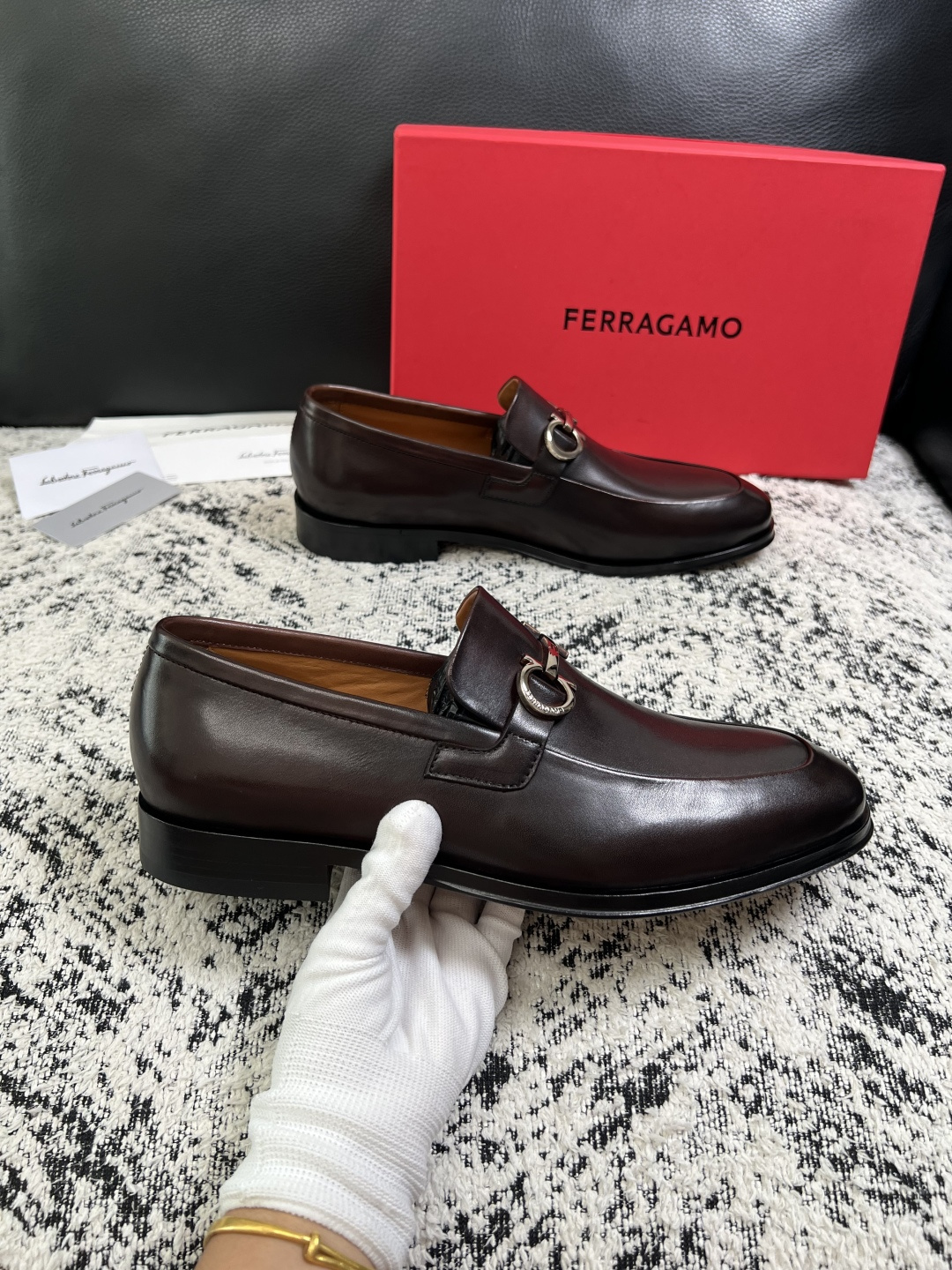 Ferragamo  高品质  顶级工艺品  菲拉格慕  皮鞋专柜同步发售原厂配置，意大利进口原版牛皮，进口水染牛里 ，