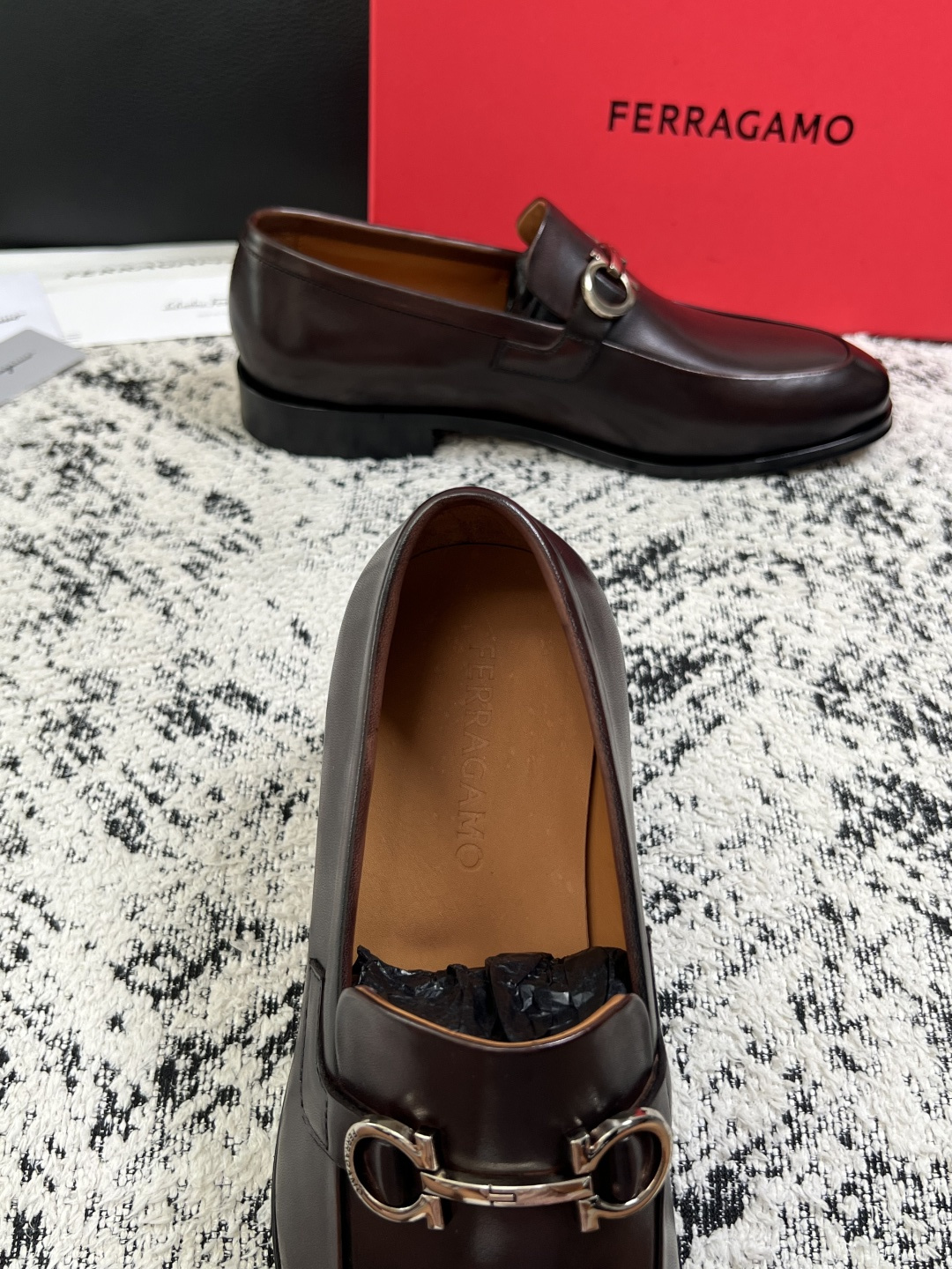 Ferragamo  高品质  顶级工艺品  菲拉格慕  皮鞋专柜同步发售原厂配置，意大利进口原版牛皮，进口水染牛里 ，