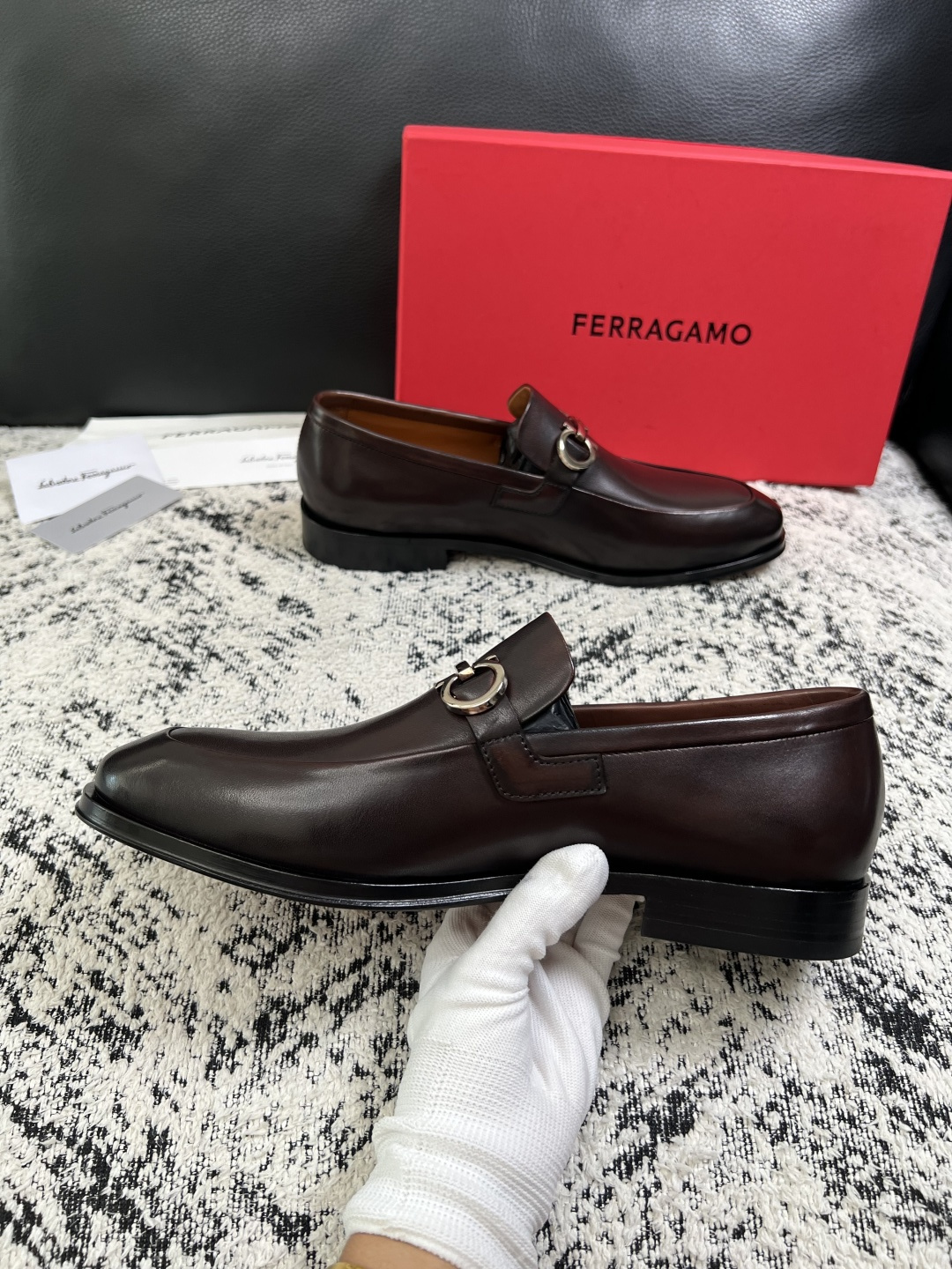 Ferragamo  高品质  顶级工艺品  菲拉格慕  皮鞋专柜同步发售原厂配置，意大利进口原版牛皮，进口水染牛里 ，