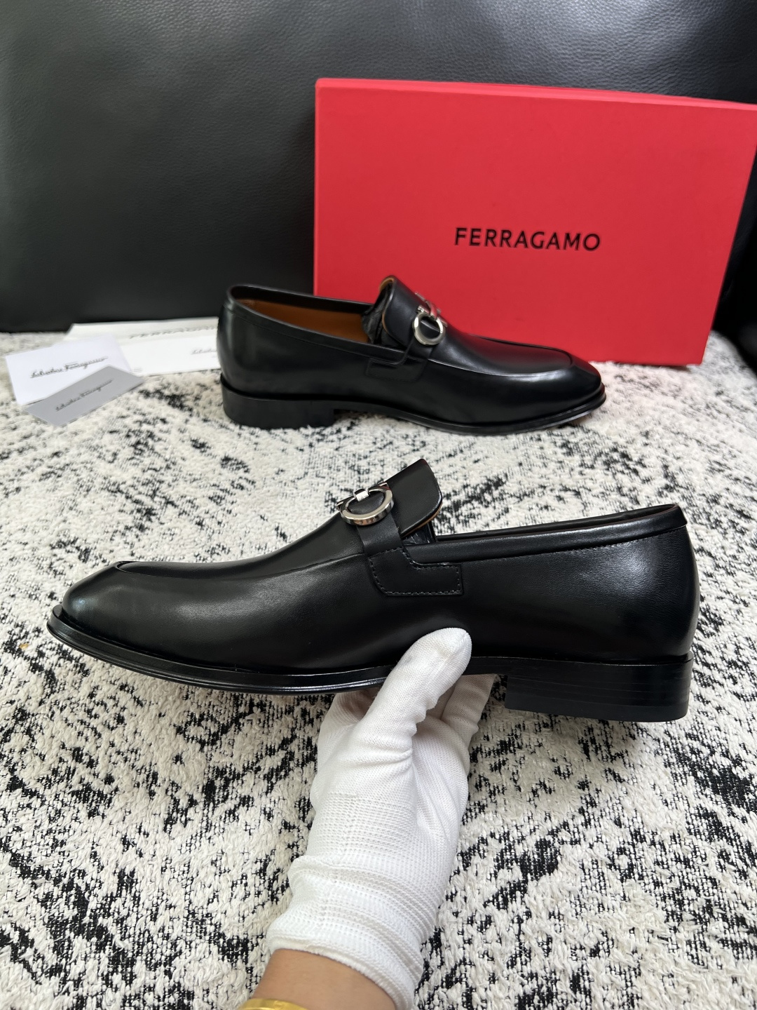 Ferragamo  高品质  顶级工艺品  菲拉格慕  皮鞋专柜同步发售原厂配置，意大利进口原版牛皮，进口水染牛里 ，
