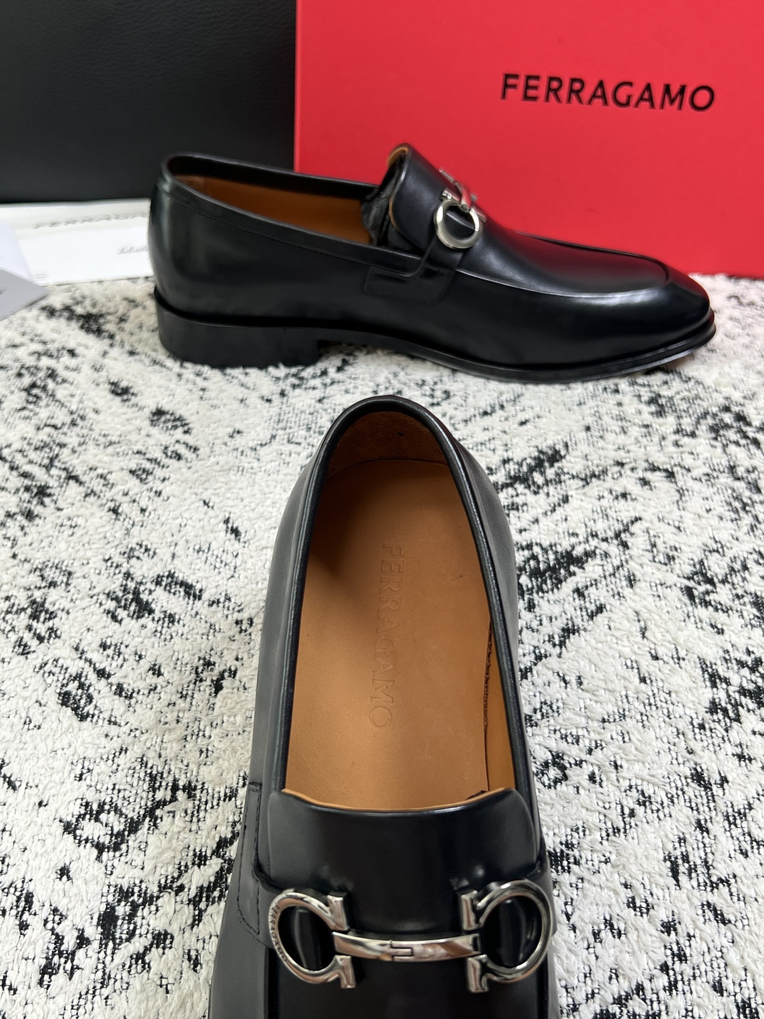 Ferragamo  高品质  顶级工艺品  菲拉格慕  皮鞋专柜同步发售原厂配置，意大利进口原版牛皮，进口水染牛里 ，