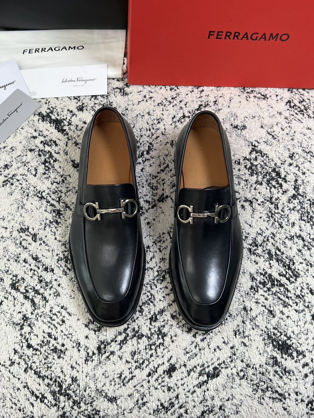 Ferragamo  高品质  顶级工艺品  菲拉格慕  皮鞋专柜同步发售原厂配置，意大利进口原版牛皮，进口水染牛里 ，