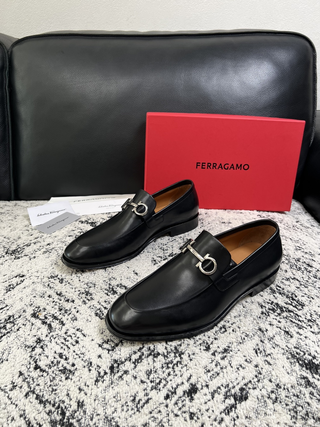 Ferragamo  高品质  顶级工艺品  菲拉格慕  皮鞋专柜同步发售原厂配置，意大利进口原版牛皮，进口水染牛里 ，