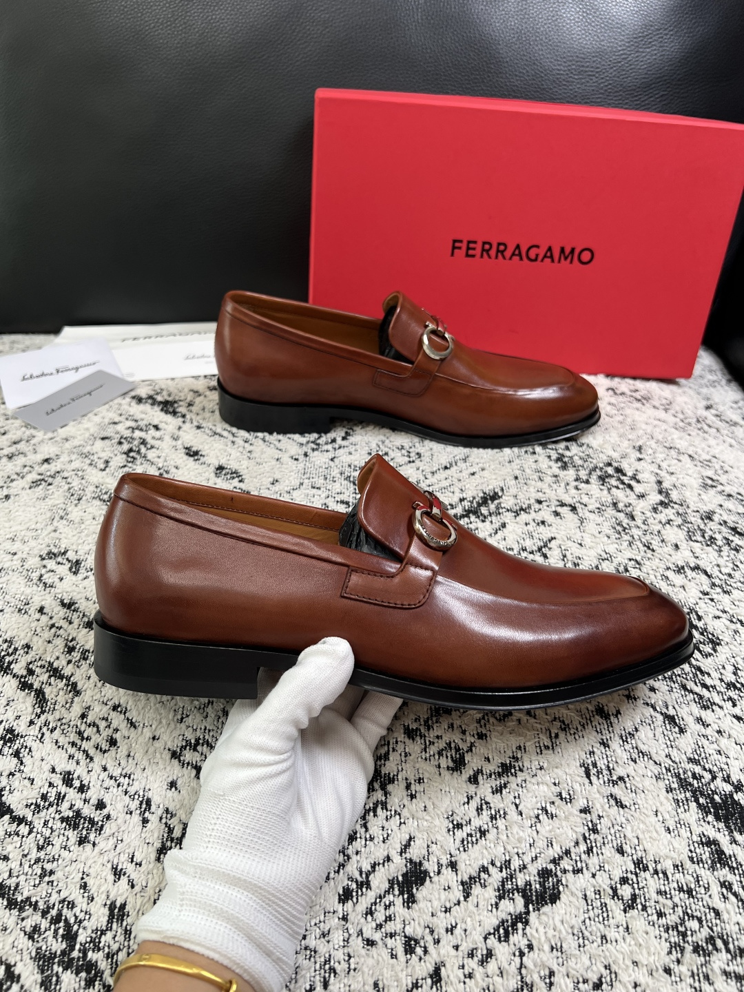 Ferragamo  高品质  顶级工艺品  菲拉格慕  皮鞋专柜同步发售原厂配置，意大利进口原版牛皮，进口水染牛里 ，