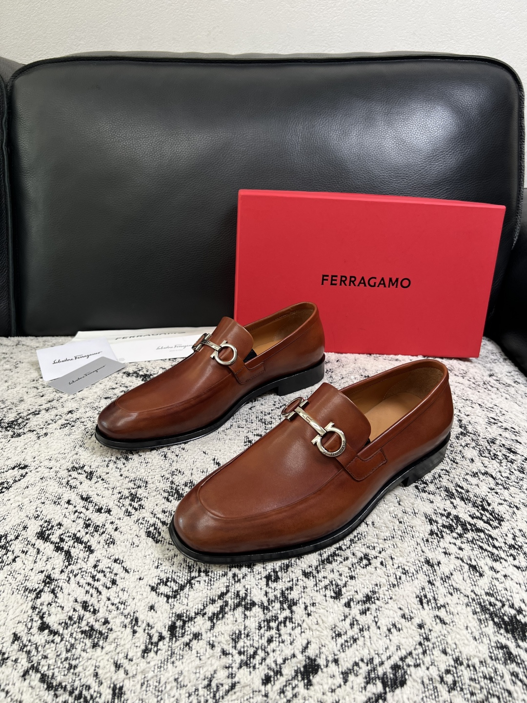 Ferragamo  高品质  顶级工艺品  菲拉格慕  皮鞋专柜同步发售原厂配置，意大利进口原版牛皮，进口水染牛里 ，
