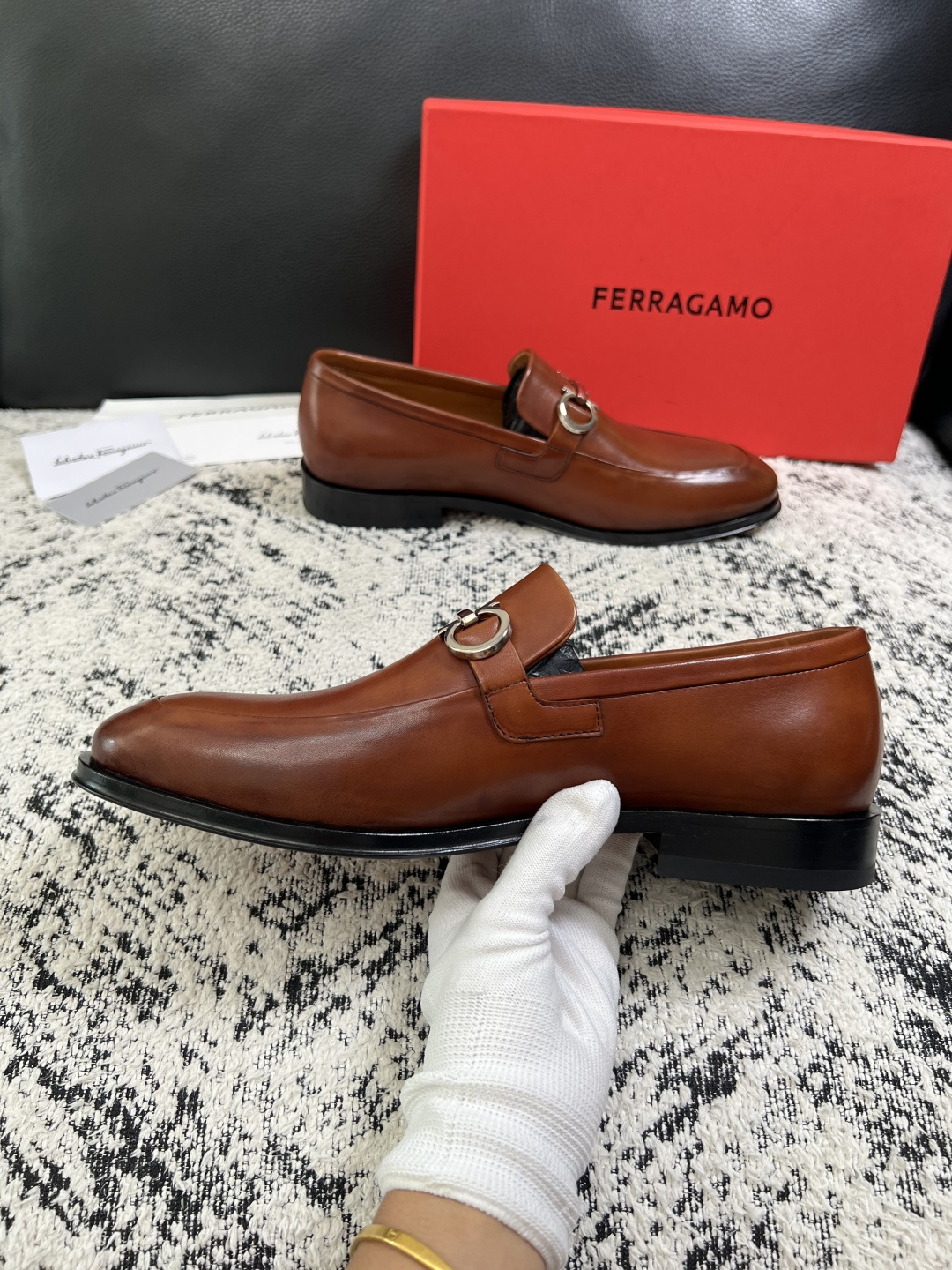 Ferragamo  高品质  顶级工艺品  菲拉格慕  皮鞋专柜同步发售原厂配置，意大利进口原版牛皮，进口水染牛里 ，