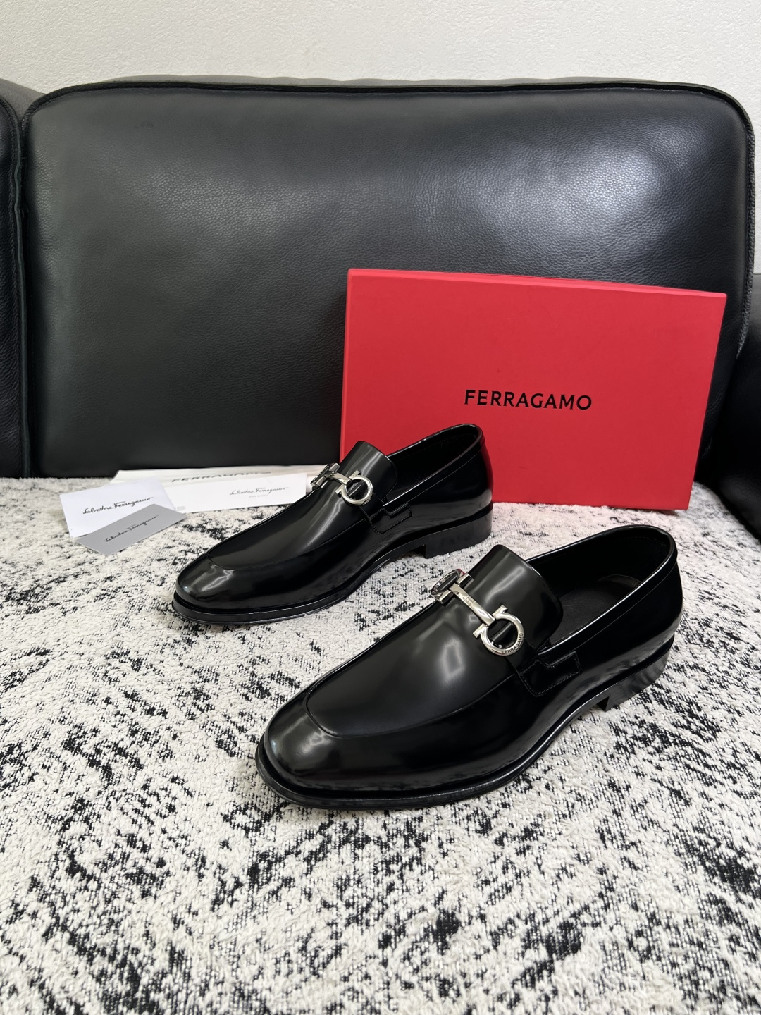 Ferragamo  高品质  顶级工艺品  菲拉格慕  皮鞋专柜同步发售原厂配置，意大利进口原版牛皮，进口水染牛里 ，