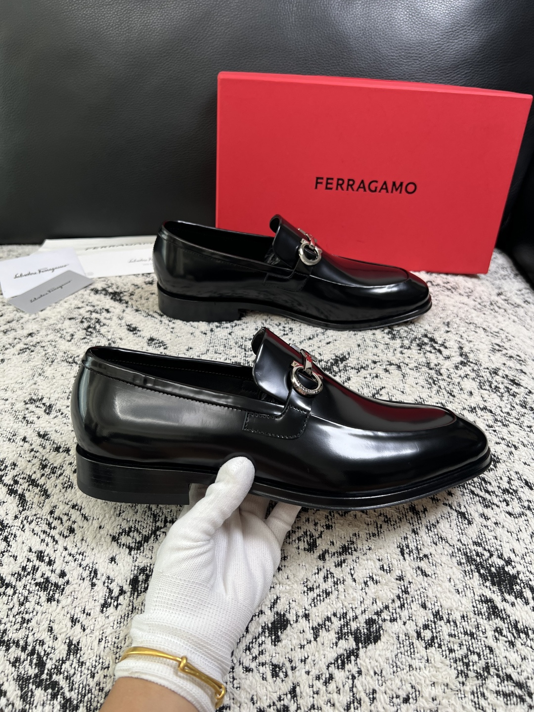 Ferragamo  高品质  顶级工艺品  菲拉格慕  皮鞋专柜同步发售原厂配置，意大利进口原版牛皮，进口水染牛里 ，