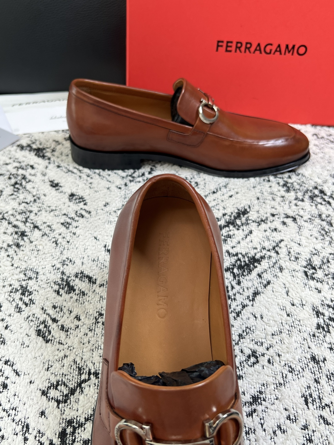Ferragamo  高品质  顶级工艺品  菲拉格慕  皮鞋专柜同步发售原厂配置，意大利进口原版牛皮，进口水染牛里 ，