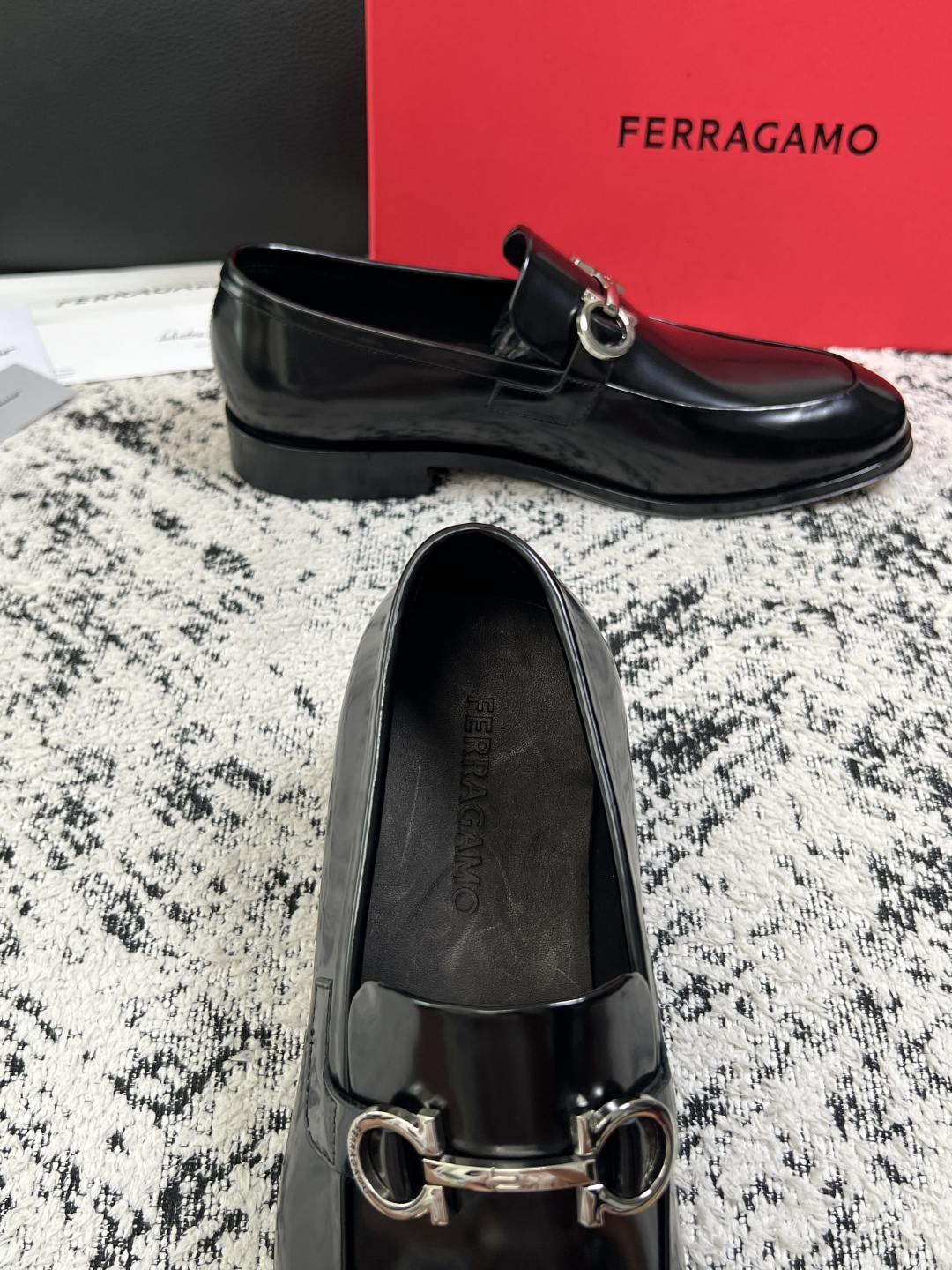 Ferragamo  高品质  顶级工艺品  菲拉格慕  皮鞋专柜同步发售原厂配置，意大利进口原版牛皮，进口水染牛里 ，