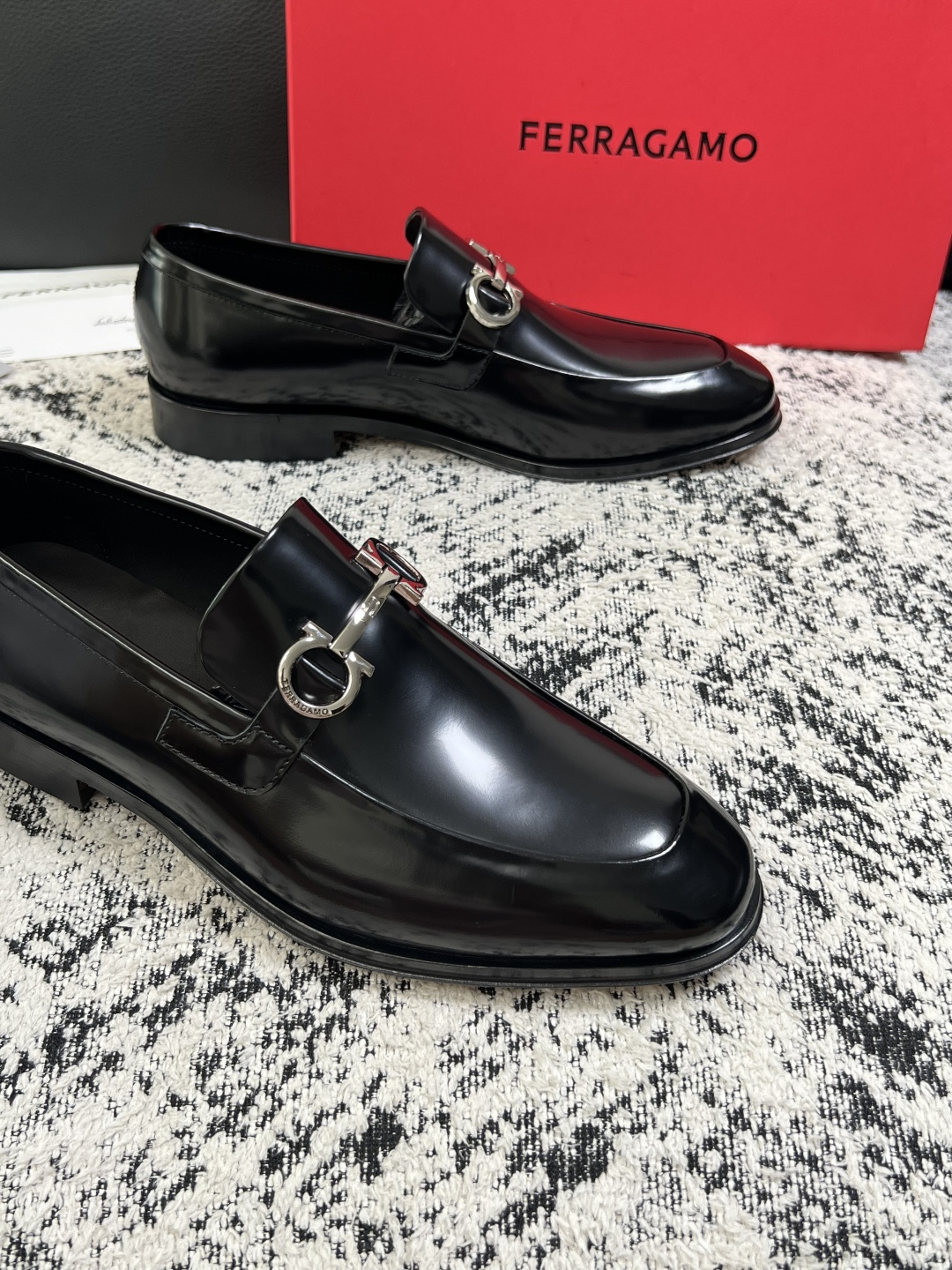 Ferragamo  高品质  顶级工艺品  菲拉格慕  皮鞋专柜同步发售原厂配置，意大利进口原版牛皮，进口水染牛里 ，