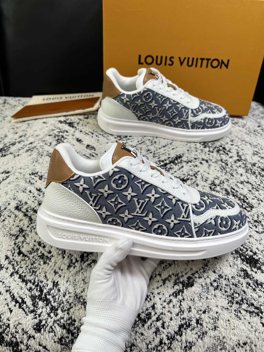 Lv  高品质  顶级工艺品  路易威登，运动板鞋专柜同步，鞋面意大利进口，高品质拼接缤纷色彩复杂工艺品，进口牛皮里垫柔