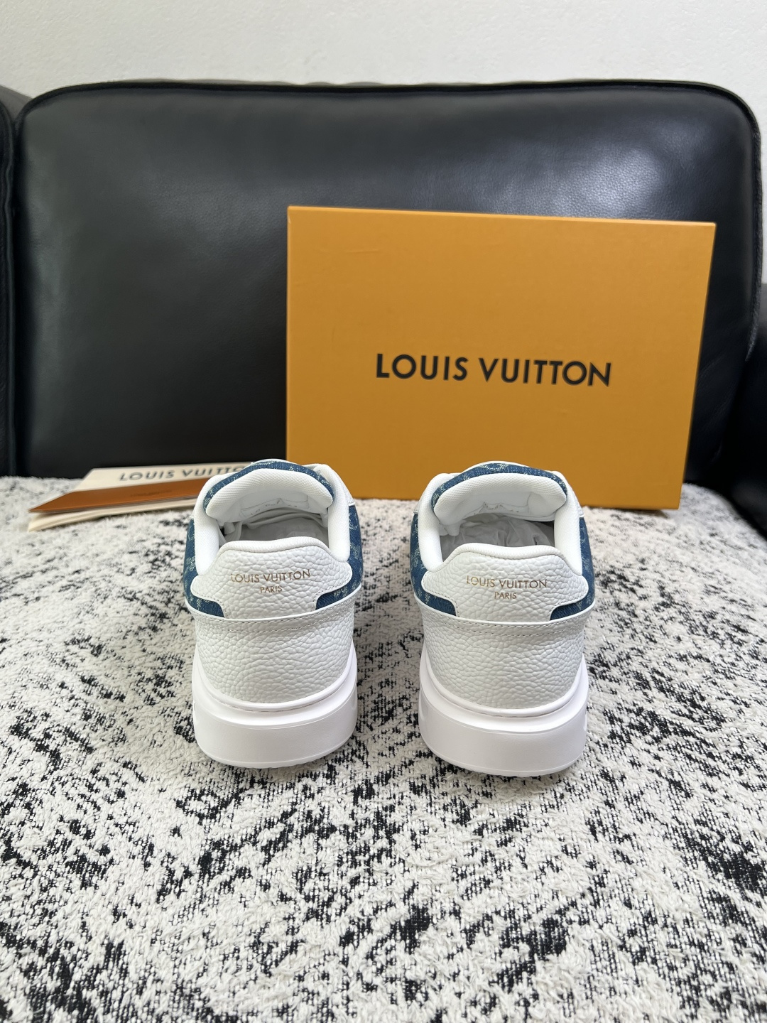 Lv  高品质  顶级工艺品  路易威登，运动板鞋专柜同步，鞋面意大利进口，高品质拼接缤纷色彩复杂工艺品，进口牛皮里垫柔