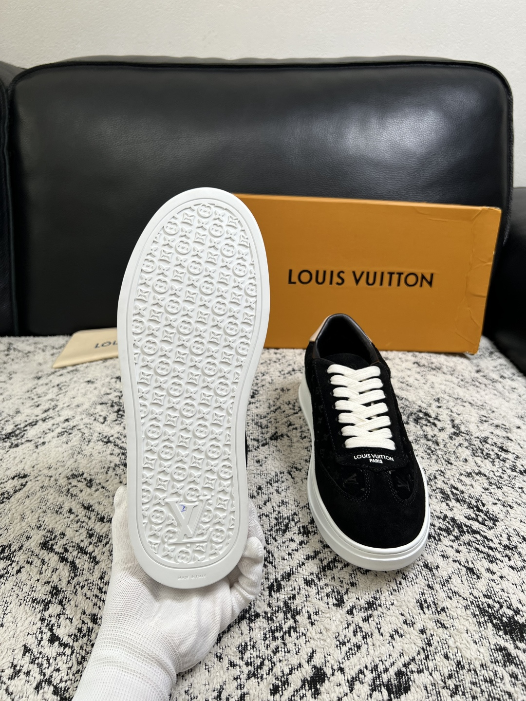 Lv  高品质  顶级工艺品  路易威登，运动板鞋专柜同步，鞋面意大利进口，高品质拼接缤纷色彩复杂工艺品，进口牛皮里垫柔
