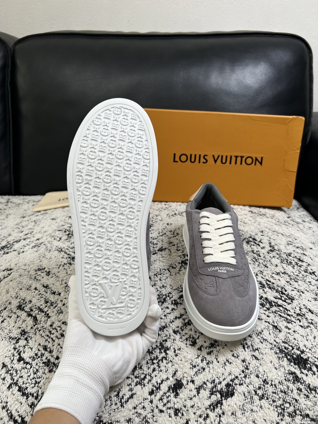 Lv  高品质  顶级工艺品  路易威登，运动板鞋专柜同步，鞋面意大利进口，高品质拼接缤纷色彩复杂工艺品，进口牛皮里垫柔