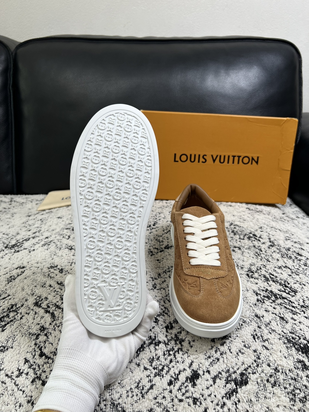 Lv  高品质  顶级工艺品  路易威登，运动板鞋专柜同步，鞋面意大利进口，高品质拼接缤纷色彩复杂工艺品，进口牛皮里垫柔
