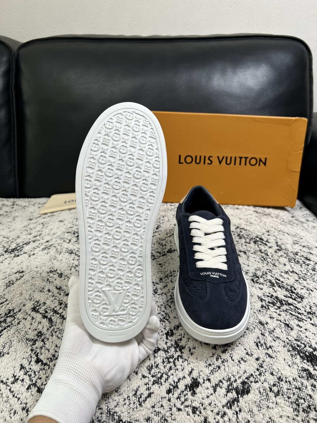 Lv  高品质  顶级工艺品  路易威登，运动板鞋专柜同步，鞋面意大利进口，高品质拼接缤纷色彩复杂工艺品，进口牛皮里垫柔